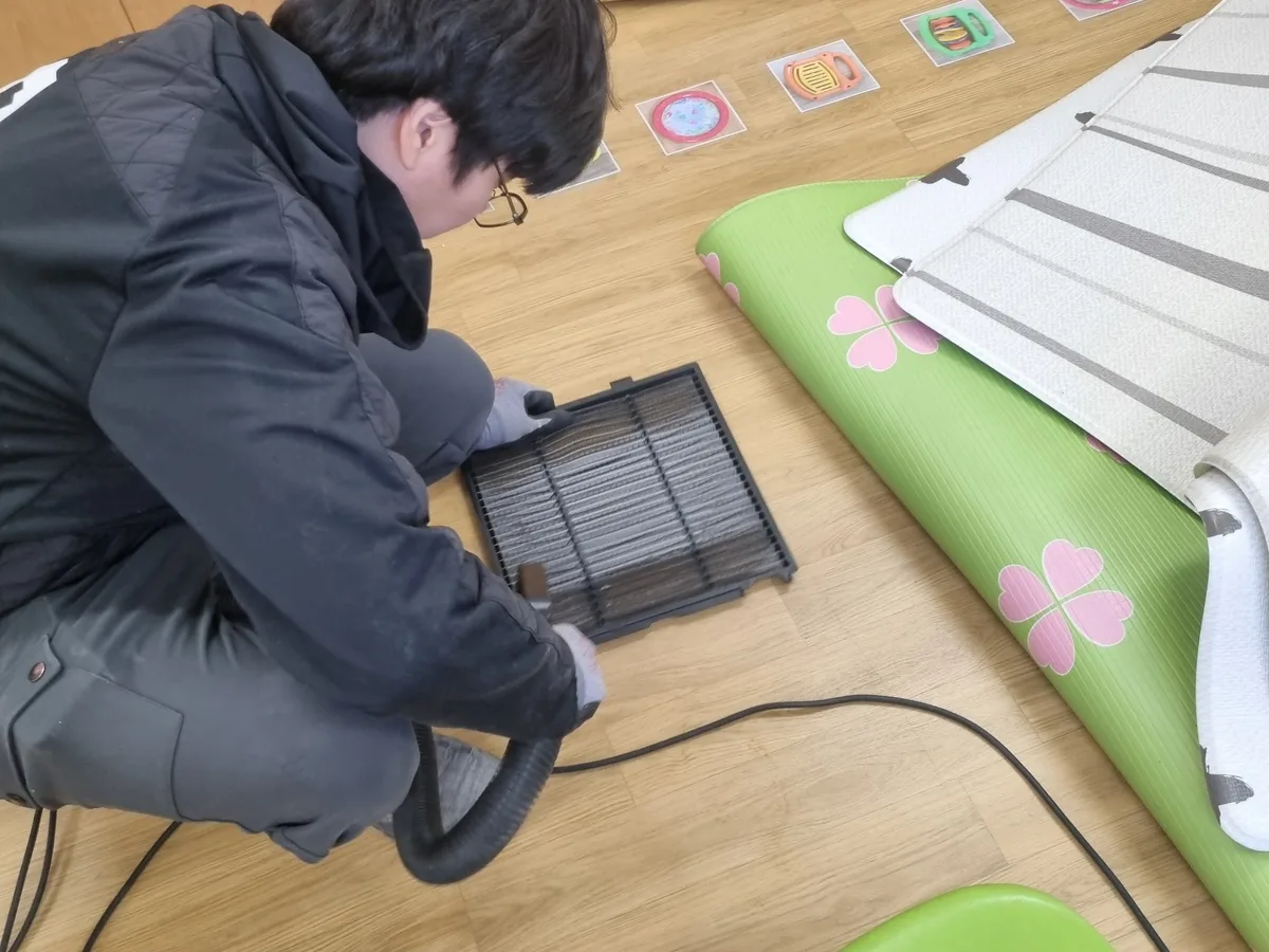 군산시 대야면 놀이방 낮잠실 장비 주변 정밀 위생청소 사례 - 행진크린