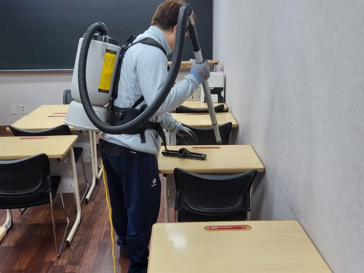 임실군 신평면 학교 현관·중앙홀 바닥 위생청소 사례 - 행진크린