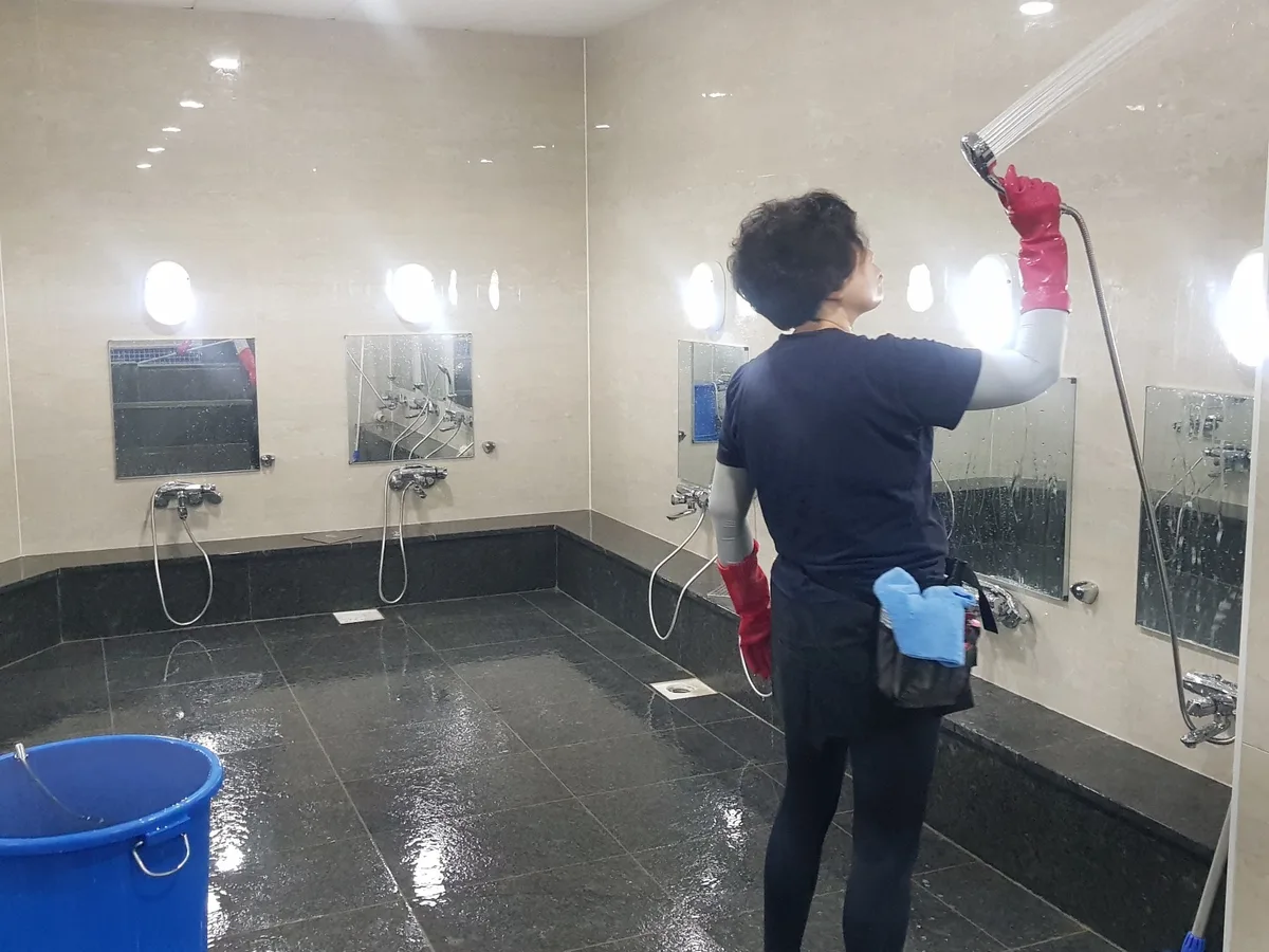 부안군 상서면 목욕탕 탈의실·파우더룸 바닥 위생청소 사례 - 행진크린