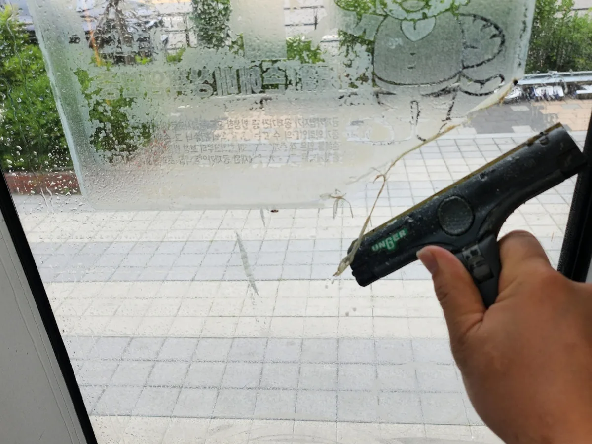 부안군 변산면 사무실 고층 외창 장비 주변 정밀 위생청소 사례 - 행진크린